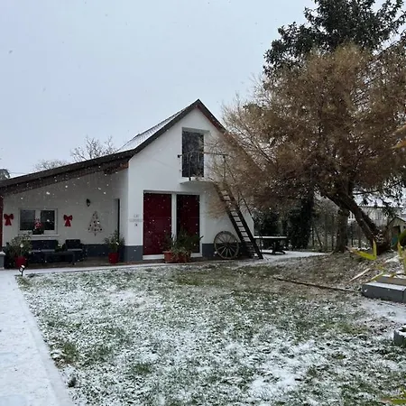 Maison « jardin La Cigogne » *